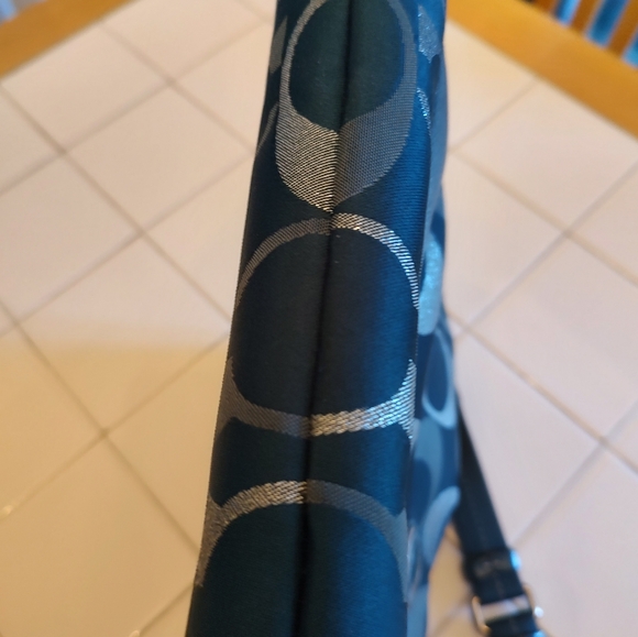 New Coach Teal Cross body bag. - Picture 8 of 9
